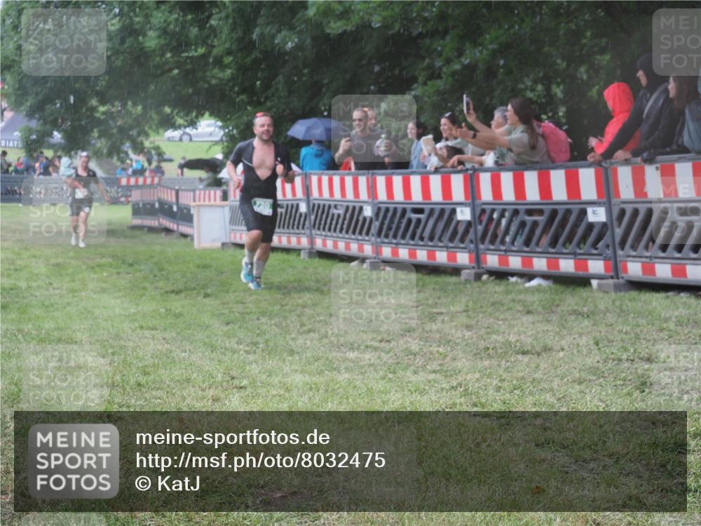 21.06.2025 - 27. Vierlanden-Triathlon KatJ http://msf.ph/oto/8032475 15.06.2025 13:43:19 Ziel 720, 945 meine-sportfotos.de