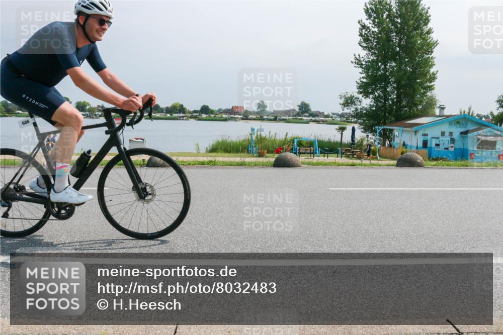 21.06.2025 - 27. Vierlanden-Triathlon H.Heesch http://msf.ph/oto/8032483 15.06.2025 11:37:33 Radfahren 90, 686 meine-sportfotos.de