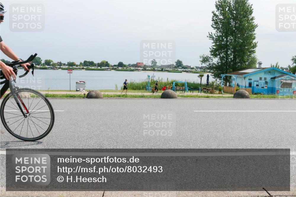 21.06.2025 - 27. Vierlanden-Triathlon H.Heesch http://msf.ph/oto/8032493 15.06.2025 11:37:37 Radfahren 90, 686, 727 meine-sportfotos.de