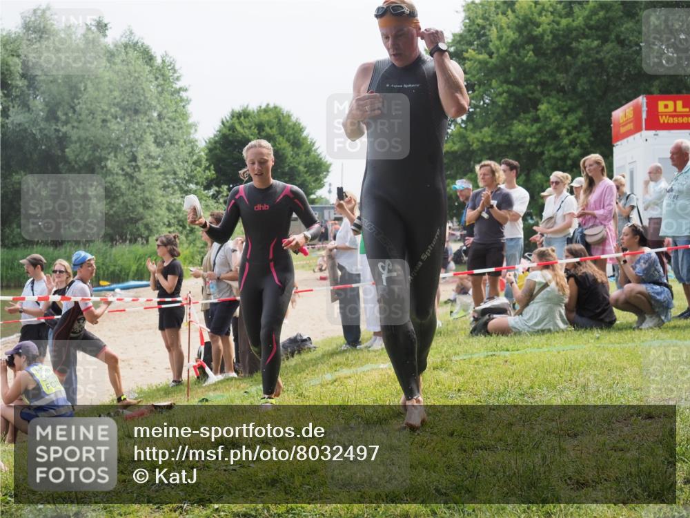 15.06.2025 - 27. Vierlanden-Triathlon KatJ http://msf.ph/oto/8032497 15.06.2025 11:12:53 Schwimmen 858, 928, 982 meine-sportfotos.de