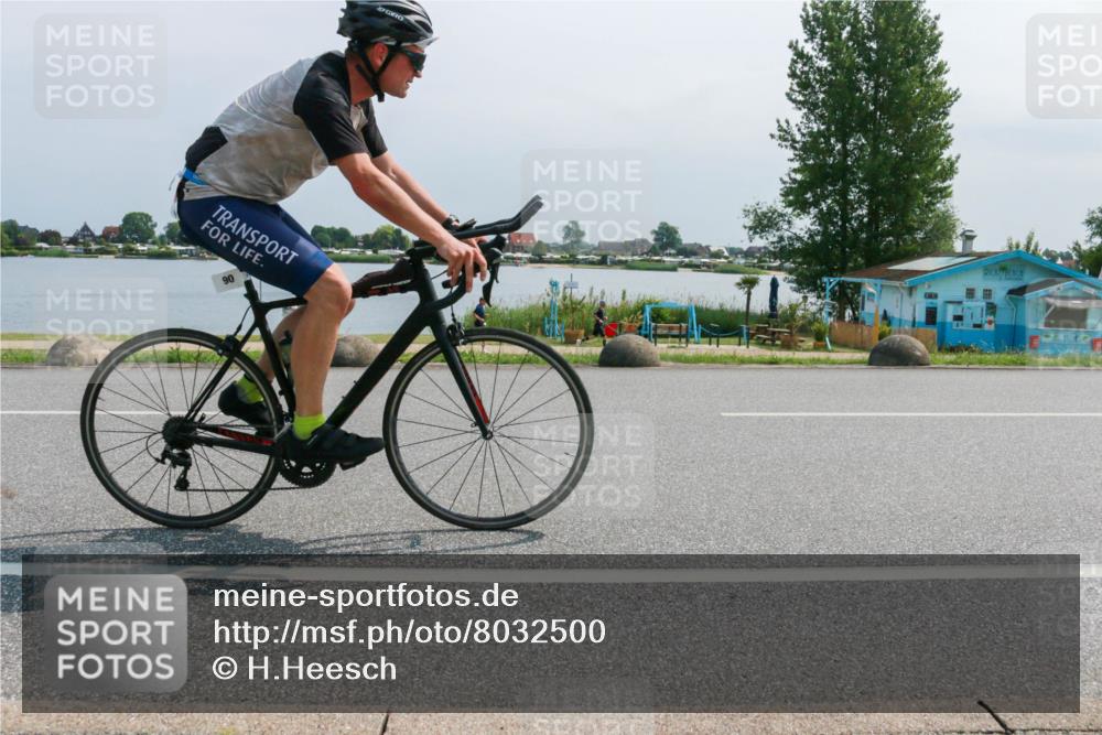 21.06.2025 - 27. Vierlanden-Triathlon H.Heesch http://msf.ph/oto/8032500 15.06.2025 11:37:37 Radfahren 90, 686, 727 meine-sportfotos.de