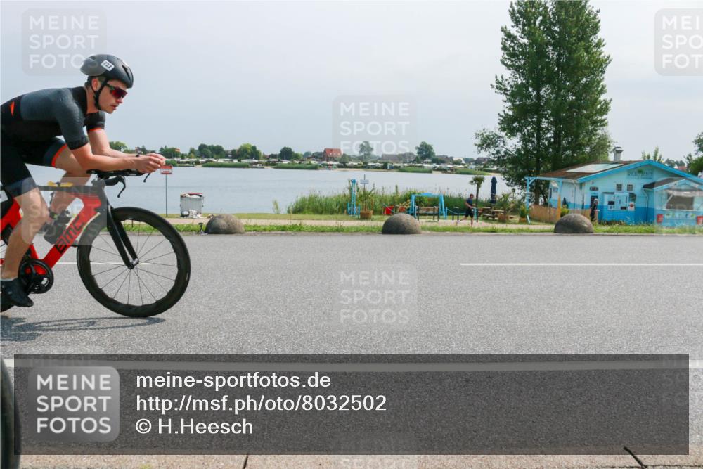 21.06.2025 - 27. Vierlanden-Triathlon H.Heesch http://msf.ph/oto/8032502 15.06.2025 11:37:40 Radfahren 90, 727 meine-sportfotos.de