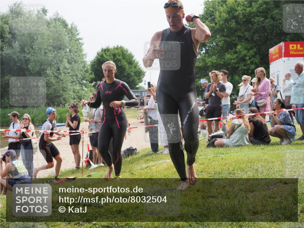 15.06.2025 - 27. Vierlanden-Triathlon KatJ http://msf.ph/oto/8032504 15.06.2025 11:12:53 Schwimmen 858, 928, 982 meine-sportfotos.de