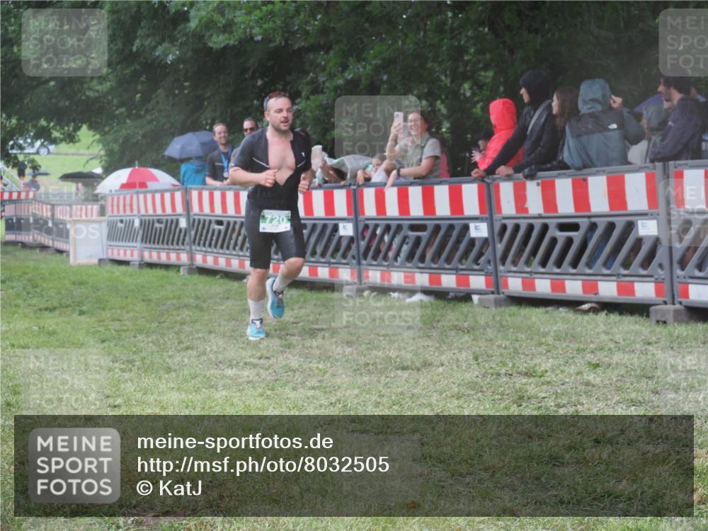 21.06.2025 - 27. Vierlanden-Triathlon KatJ http://msf.ph/oto/8032505 15.06.2025 13:43:20 Ziel 720, 945 meine-sportfotos.de