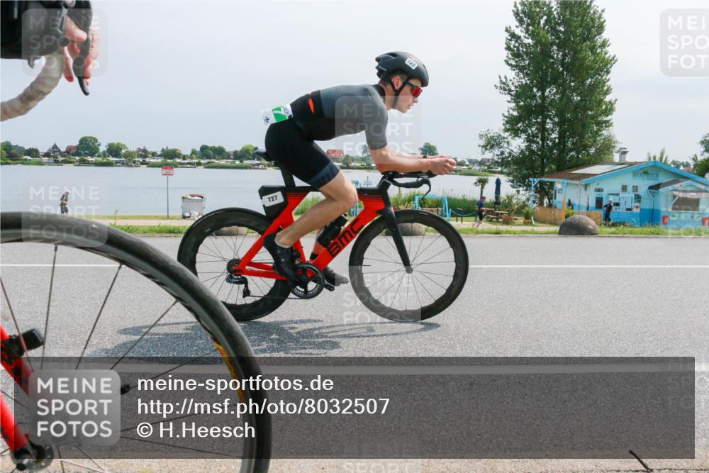 21.06.2025 - 27. Vierlanden-Triathlon H.Heesch http://msf.ph/oto/8032507 15.06.2025 11:37:40 Radfahren 90, 727 meine-sportfotos.de