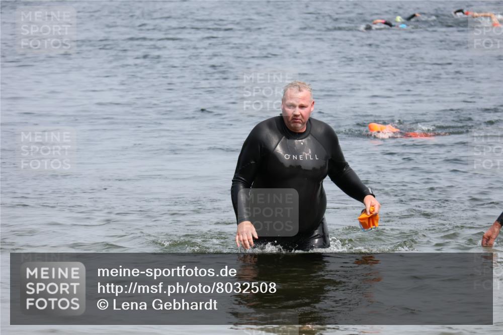 15.06.2025 - 27. Vierlanden-Triathlon Lena Gebhardt http://msf.ph/oto/8032508 15.06.2025 11:14:39 Schwimmen 958 meine-sportfotos.de