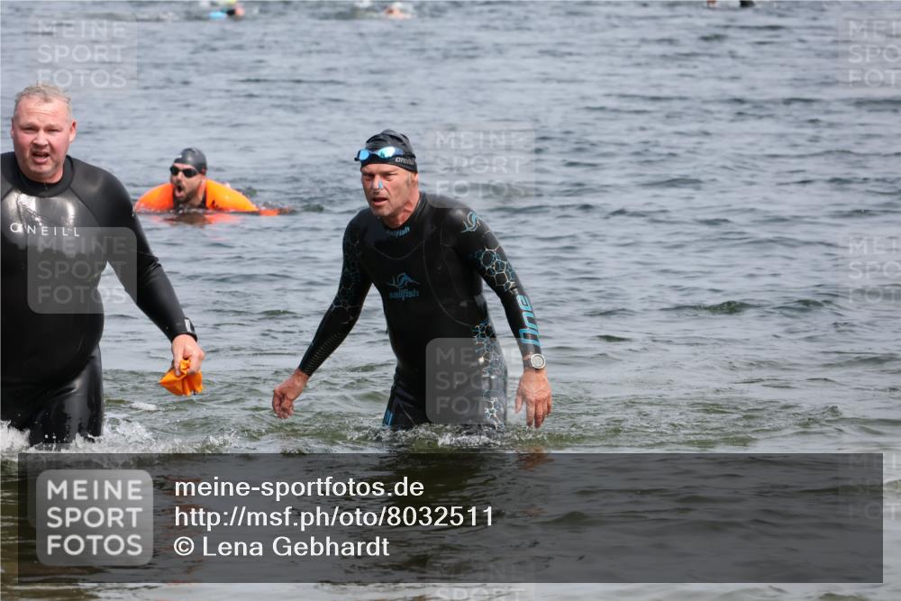 15.06.2025 - 27. Vierlanden-Triathlon Lena Gebhardt http://msf.ph/oto/8032511 15.06.2025 11:14:40 Schwimmen 958 meine-sportfotos.de