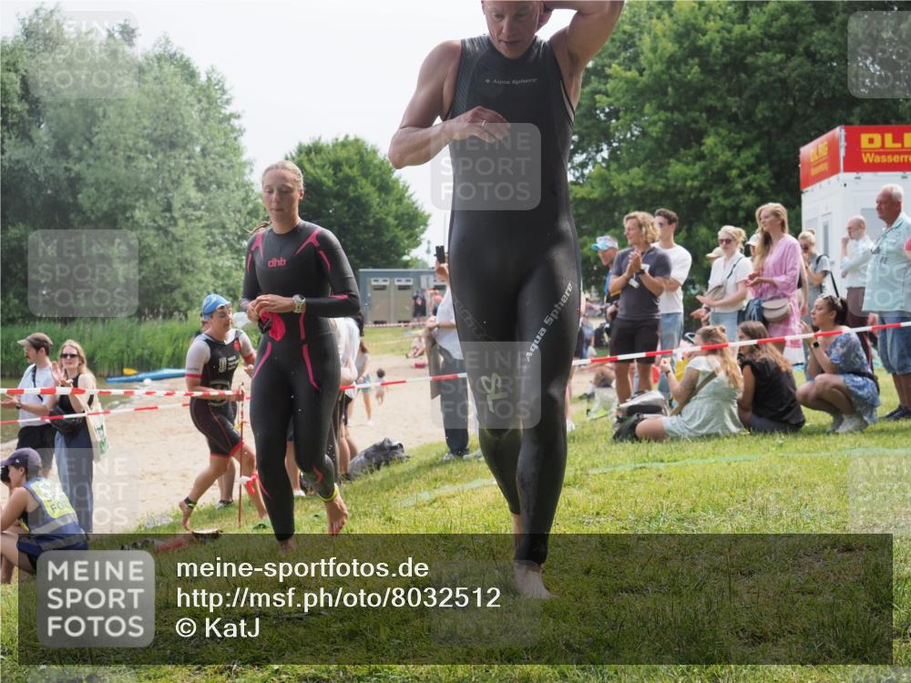 15.06.2025 - 27. Vierlanden-Triathlon KatJ http://msf.ph/oto/8032512 15.06.2025 11:12:53 Schwimmen 858, 928, 982 meine-sportfotos.de