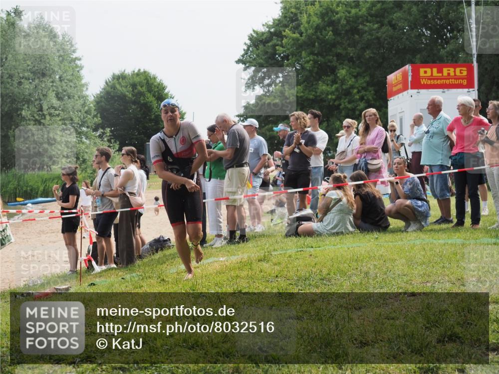 15.06.2025 - 27. Vierlanden-Triathlon KatJ http://msf.ph/oto/8032516 15.06.2025 11:12:54 Schwimmen 858, 928, 982 meine-sportfotos.de