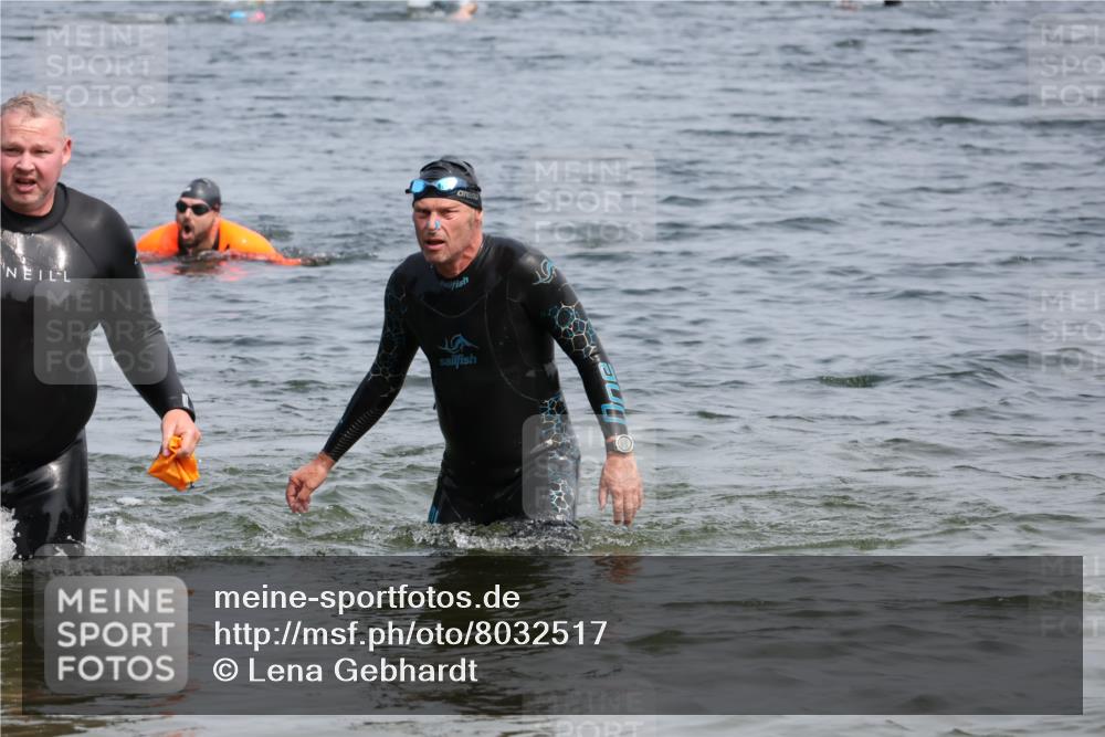 15.06.2025 - 27. Vierlanden-Triathlon Lena Gebhardt http://msf.ph/oto/8032517 15.06.2025 11:14:41 Schwimmen  meine-sportfotos.de