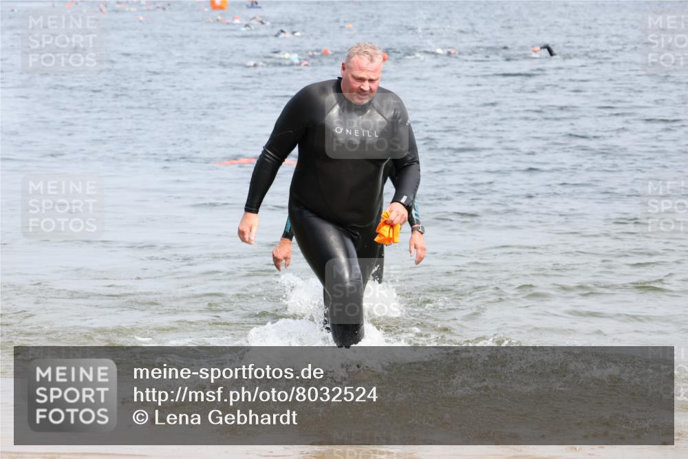 15.06.2025 - 27. Vierlanden-Triathlon Lena Gebhardt http://msf.ph/oto/8032524 15.06.2025 11:14:45 Schwimmen 812 meine-sportfotos.de