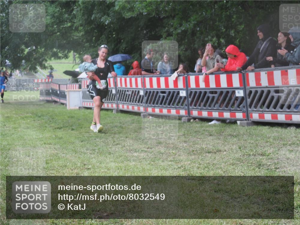 21.06.2025 - 27. Vierlanden-Triathlon KatJ http://msf.ph/oto/8032549 15.06.2025 13:43:24 Ziel 144, 945 meine-sportfotos.de