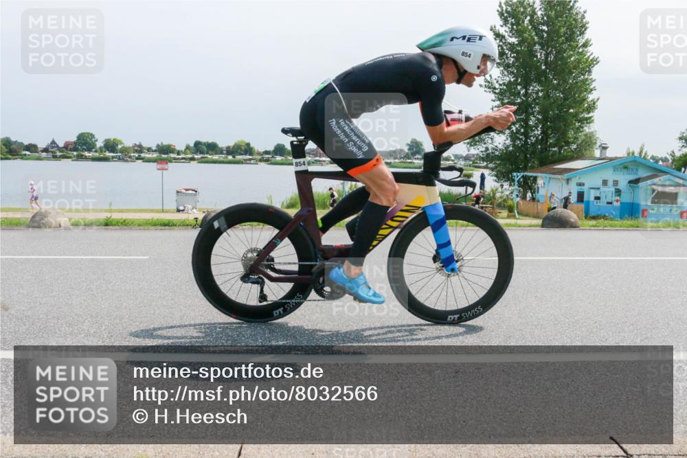 21.06.2025 - 27. Vierlanden-Triathlon H.Heesch http://msf.ph/oto/8032566 15.06.2025 11:37:57 Radfahren 854, 900 meine-sportfotos.de