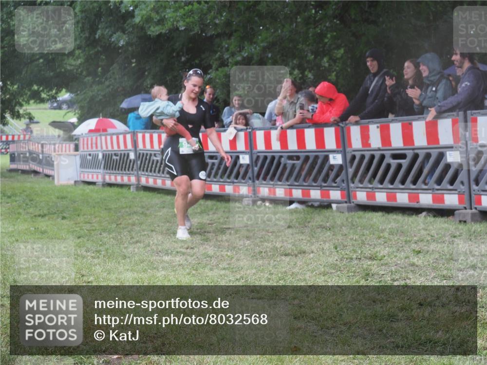 21.06.2025 - 27. Vierlanden-Triathlon KatJ http://msf.ph/oto/8032568 15.06.2025 13:43:25 Ziel 144, 945 meine-sportfotos.de