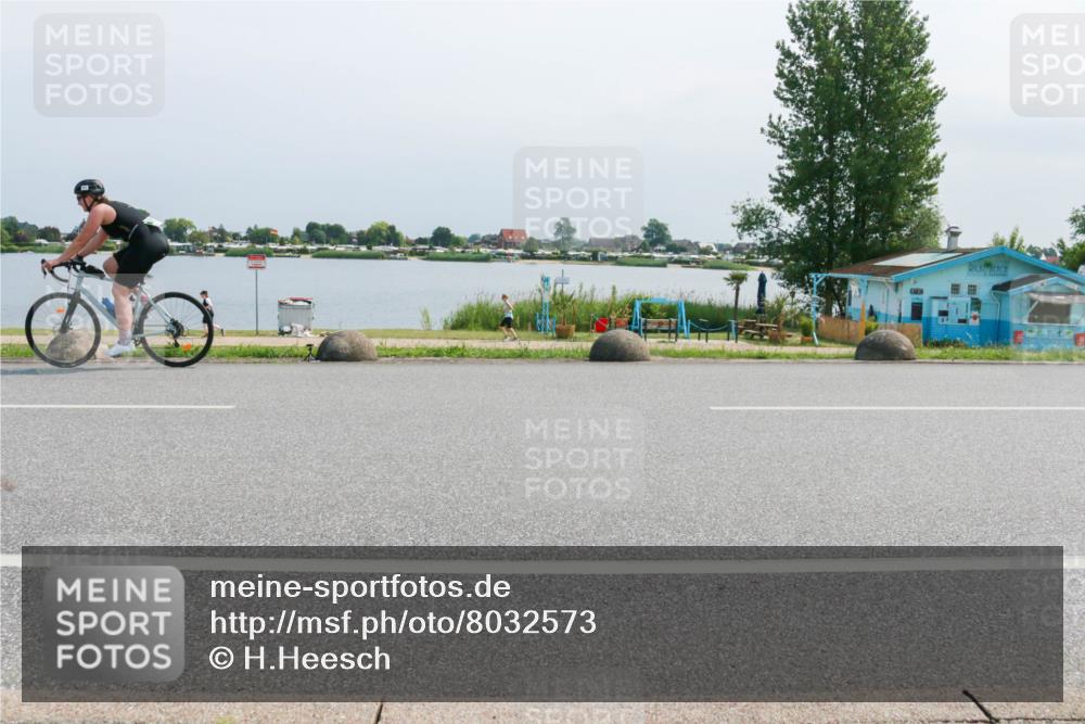21.06.2025 - 27. Vierlanden-Triathlon H.Heesch http://msf.ph/oto/8032573 15.06.2025 11:38:02 Radfahren 215, 981 meine-sportfotos.de