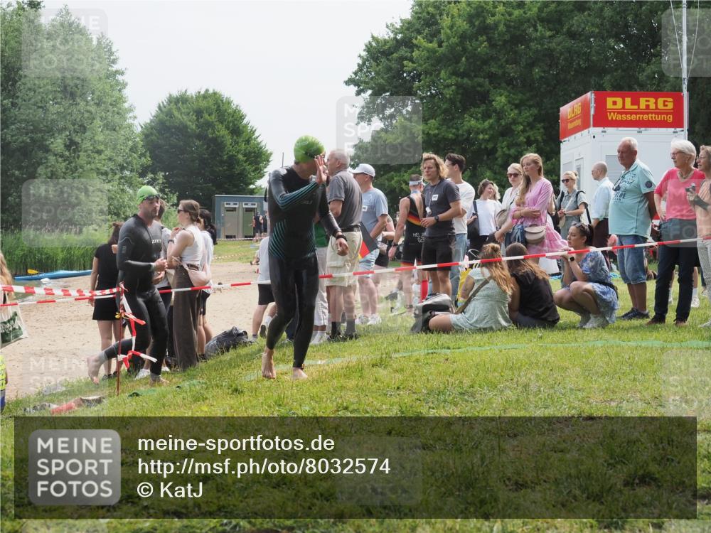 15.06.2025 - 27. Vierlanden-Triathlon KatJ http://msf.ph/oto/8032574 15.06.2025 11:13:03 Schwimmen 655, 780, 982 meine-sportfotos.de