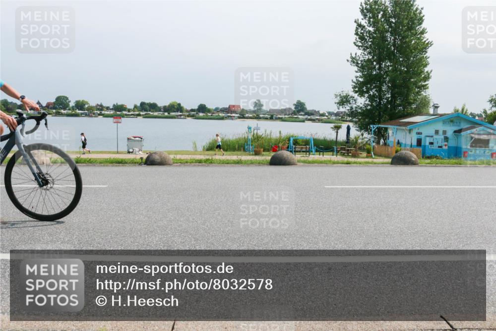 21.06.2025 - 27. Vierlanden-Triathlon H.Heesch http://msf.ph/oto/8032578 15.06.2025 11:38:03 Radfahren 215, 981 meine-sportfotos.de