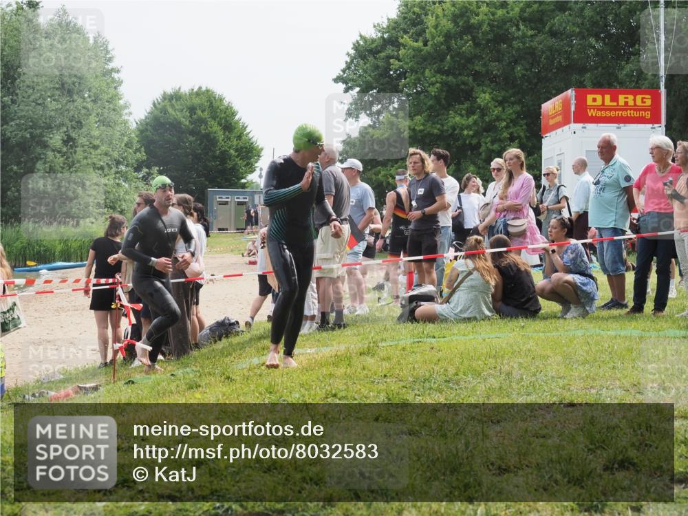 15.06.2025 - 27. Vierlanden-Triathlon KatJ http://msf.ph/oto/8032583 15.06.2025 11:13:03 Schwimmen 655, 780, 982 meine-sportfotos.de