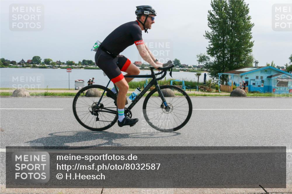 21.06.2025 - 27. Vierlanden-Triathlon H.Heesch http://msf.ph/oto/8032587 15.06.2025 11:38:12 Radfahren 644 meine-sportfotos.de
