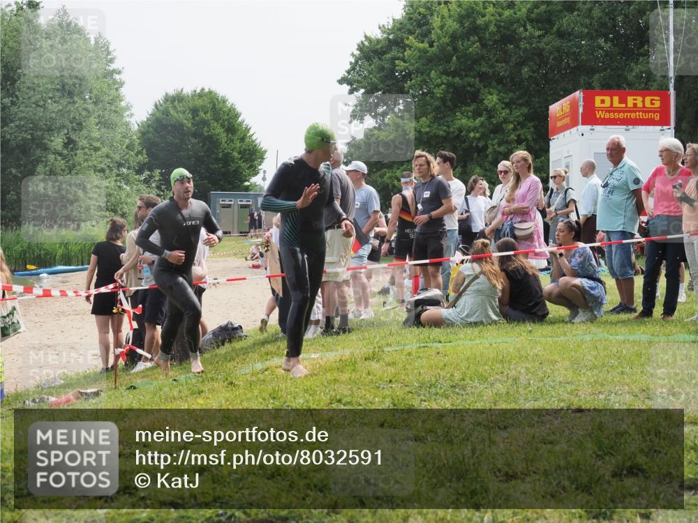 15.06.2025 - 27. Vierlanden-Triathlon KatJ http://msf.ph/oto/8032591 15.06.2025 11:13:03 Schwimmen 655, 780, 982 meine-sportfotos.de