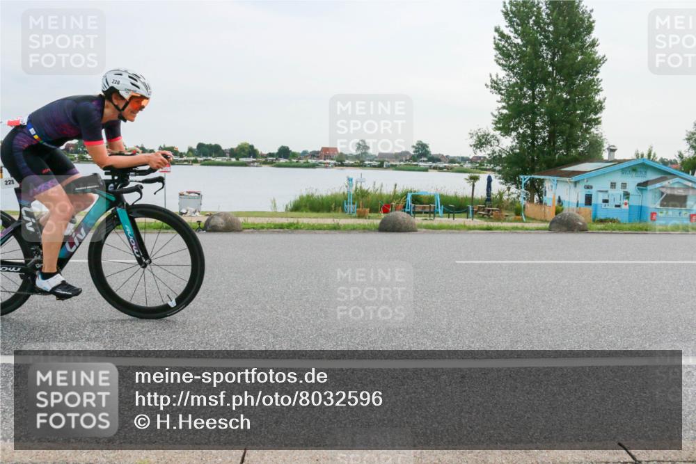 15.06.2025 - 27. Vierlanden-Triathlon H.Heesch http://msf.ph/oto/8032596 15.06.2025 10:40:31 Radfahren 228, 304 meine-sportfotos.de