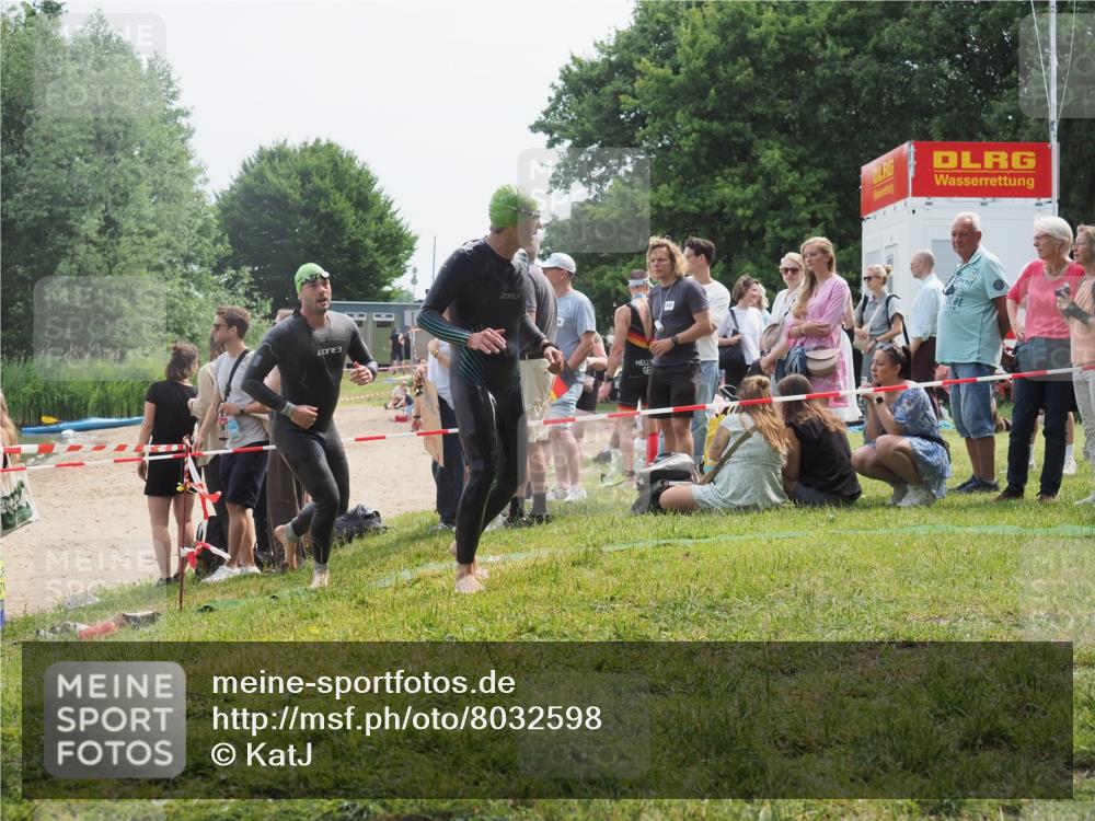 15.06.2025 - 27. Vierlanden-Triathlon KatJ http://msf.ph/oto/8032598 15.06.2025 11:13:03 Schwimmen 655, 780, 982 meine-sportfotos.de