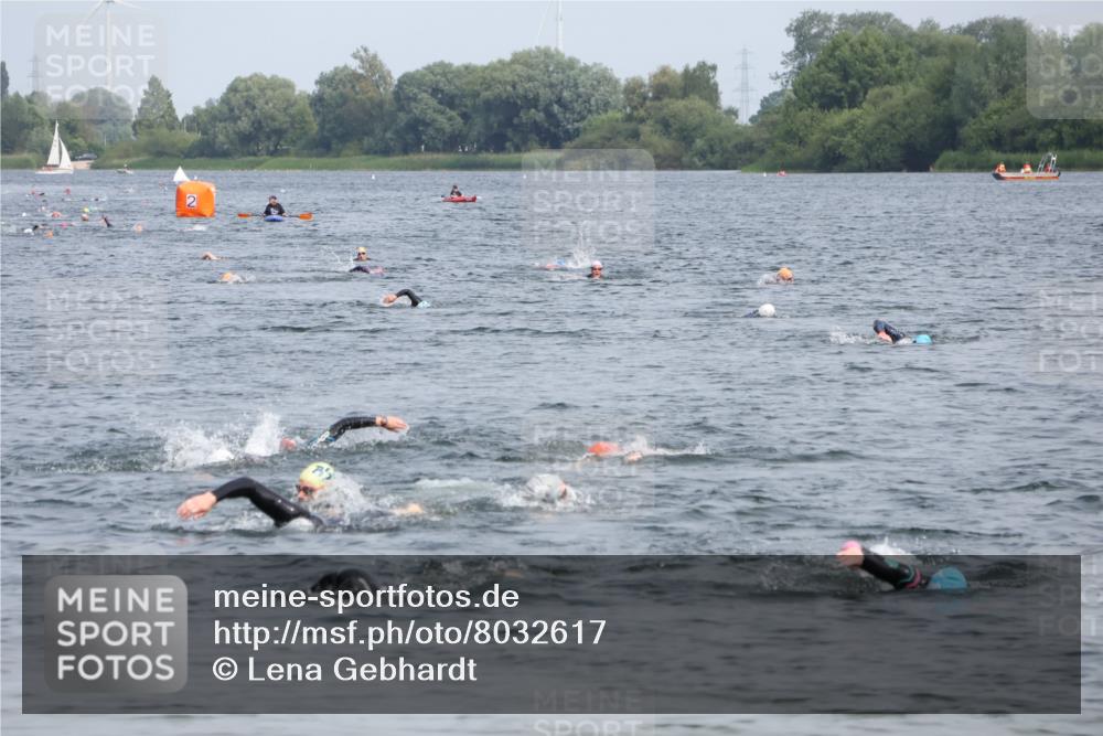 15.06.2025 - 27. Vierlanden-Triathlon Lena Gebhardt http://msf.ph/oto/8032617 15.06.2025 11:15:23 Schwimmen 826 meine-sportfotos.de