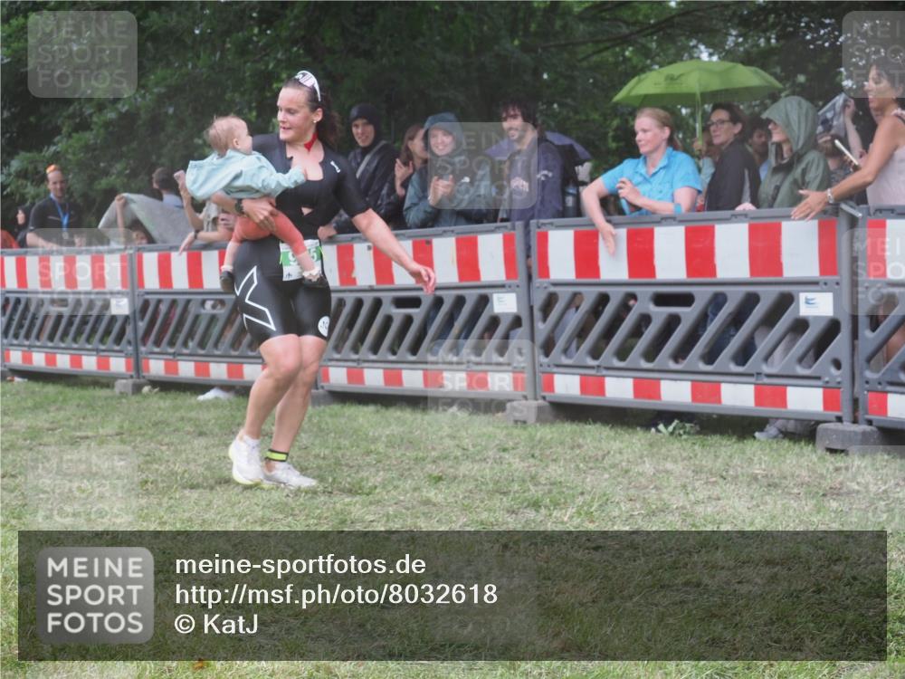 21.06.2025 - 27. Vierlanden-Triathlon KatJ http://msf.ph/oto/8032618 15.06.2025 13:43:26 Ziel 144, 945 meine-sportfotos.de