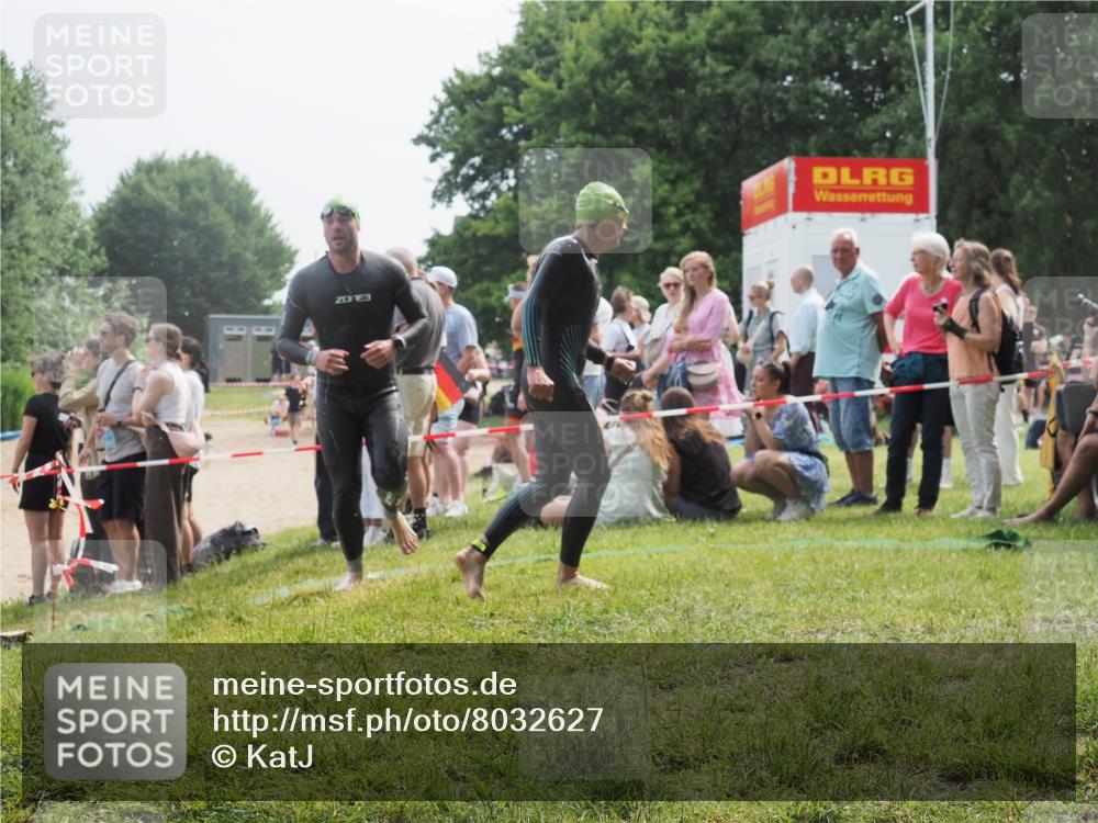 15.06.2025 - 27. Vierlanden-Triathlon KatJ http://msf.ph/oto/8032627 15.06.2025 11:13:04 Schwimmen 655, 780 meine-sportfotos.de