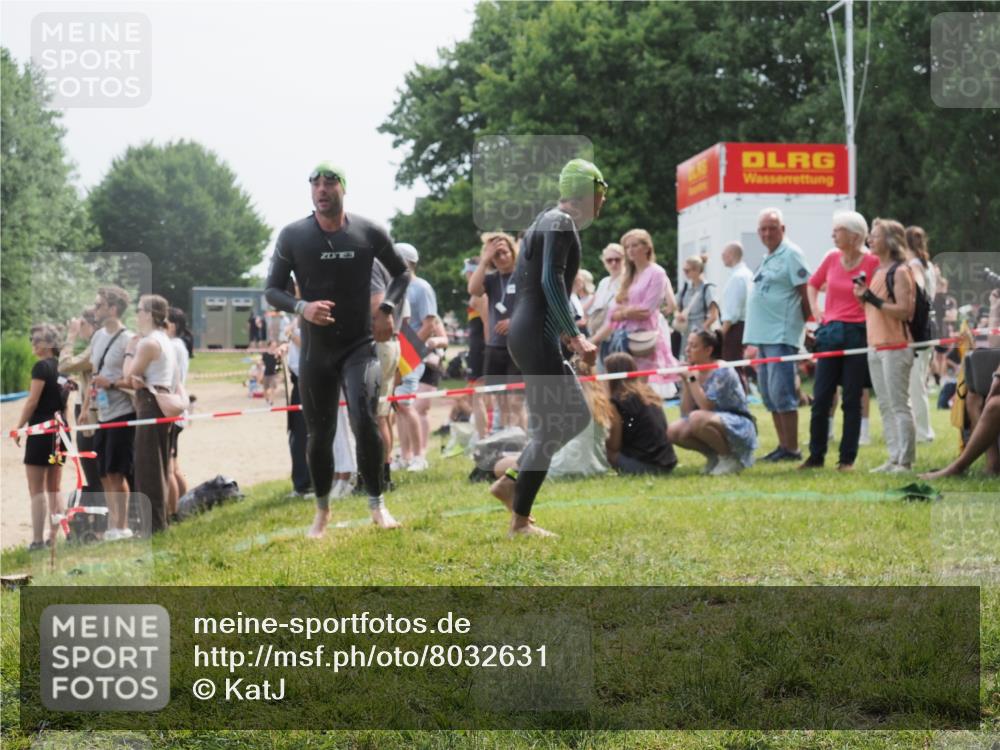 15.06.2025 - 27. Vierlanden-Triathlon KatJ http://msf.ph/oto/8032631 15.06.2025 11:13:04 Schwimmen 655, 780 meine-sportfotos.de
