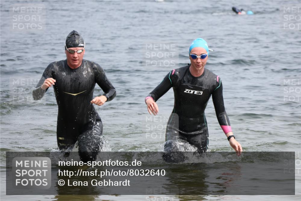 15.06.2025 - 27. Vierlanden-Triathlon Lena Gebhardt http://msf.ph/oto/8032640 15.06.2025 11:15:36 Schwimmen 881, 927, 960 meine-sportfotos.de