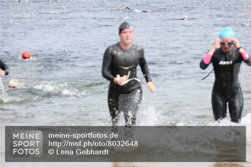 15.06.2025 - 27. Vierlanden-Triathlon Lena Gebhardt http://msf.ph/oto/8032648 15.06.2025 11:15:37 Schwimmen 881, 927, 960 meine-sportfotos.de