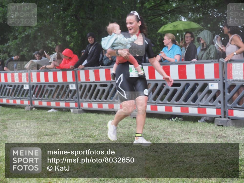 21.06.2025 - 27. Vierlanden-Triathlon KatJ http://msf.ph/oto/8032650 15.06.2025 13:43:27 Ziel 144, 945 meine-sportfotos.de
