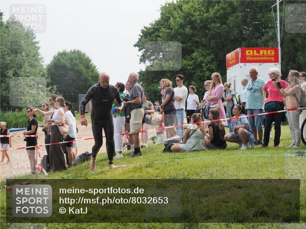 15.06.2025 - 27. Vierlanden-Triathlon KatJ http://msf.ph/oto/8032653 15.06.2025 11:13:47 Schwimmen 966 meine-sportfotos.de