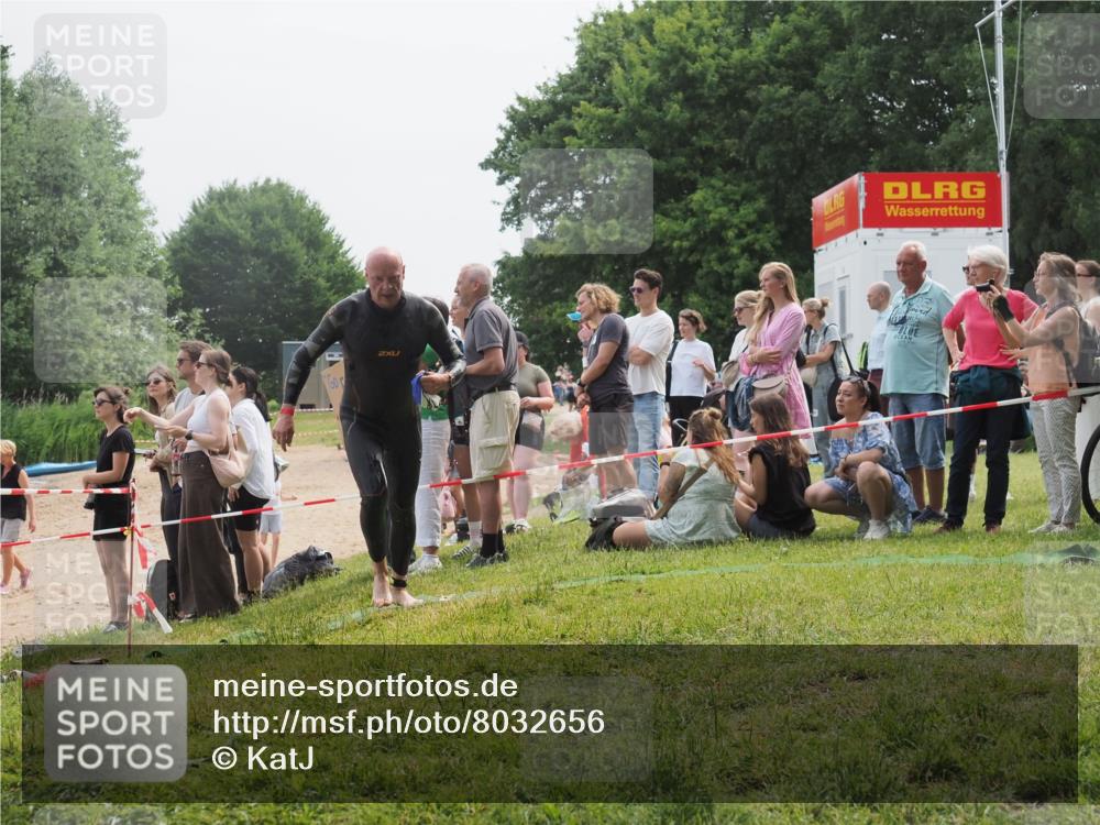 15.06.2025 - 27. Vierlanden-Triathlon KatJ http://msf.ph/oto/8032656 15.06.2025 11:13:47 Schwimmen 966 meine-sportfotos.de