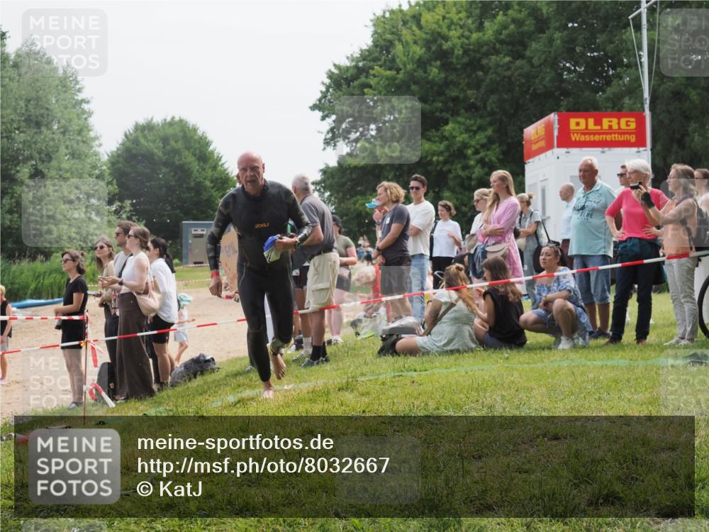 15.06.2025 - 27. Vierlanden-Triathlon KatJ http://msf.ph/oto/8032667 15.06.2025 11:13:48 Schwimmen 966 meine-sportfotos.de