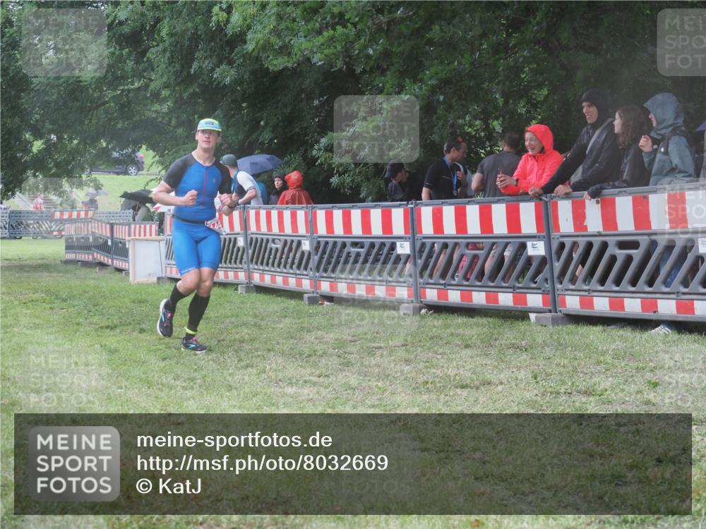 21.06.2025 - 27. Vierlanden-Triathlon KatJ http://msf.ph/oto/8032669 15.06.2025 13:43:31 Ziel 144, 945 meine-sportfotos.de