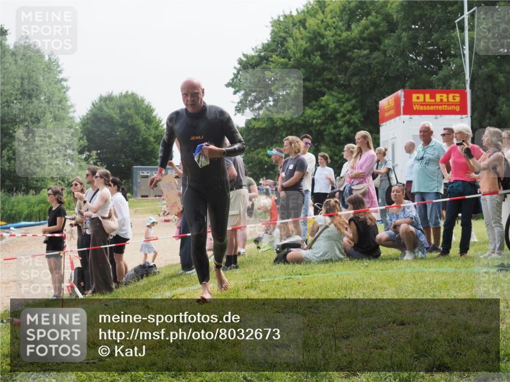 15.06.2025 - 27. Vierlanden-Triathlon KatJ http://msf.ph/oto/8032673 15.06.2025 11:13:48 Schwimmen 966 meine-sportfotos.de