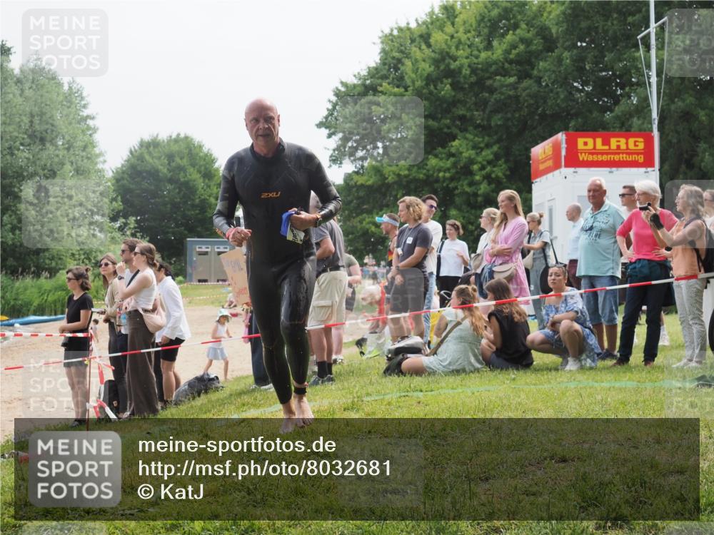 15.06.2025 - 27. Vierlanden-Triathlon KatJ http://msf.ph/oto/8032681 15.06.2025 11:13:48 Schwimmen 966 meine-sportfotos.de