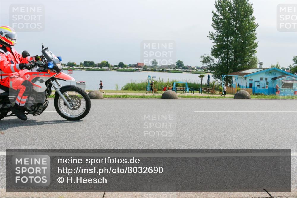 21.06.2025 - 27. Vierlanden-Triathlon H.Heesch http://msf.ph/oto/8032690 15.06.2025 11:38:41 Radfahren 668, 716, 837 meine-sportfotos.de
