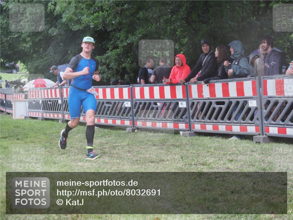 21.06.2025 - 27. Vierlanden-Triathlon KatJ http://msf.ph/oto/8032691 15.06.2025 13:43:32 Ziel 144 meine-sportfotos.de