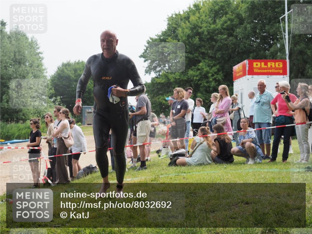 15.06.2025 - 27. Vierlanden-Triathlon KatJ http://msf.ph/oto/8032692 15.06.2025 11:13:49 Schwimmen 966 meine-sportfotos.de