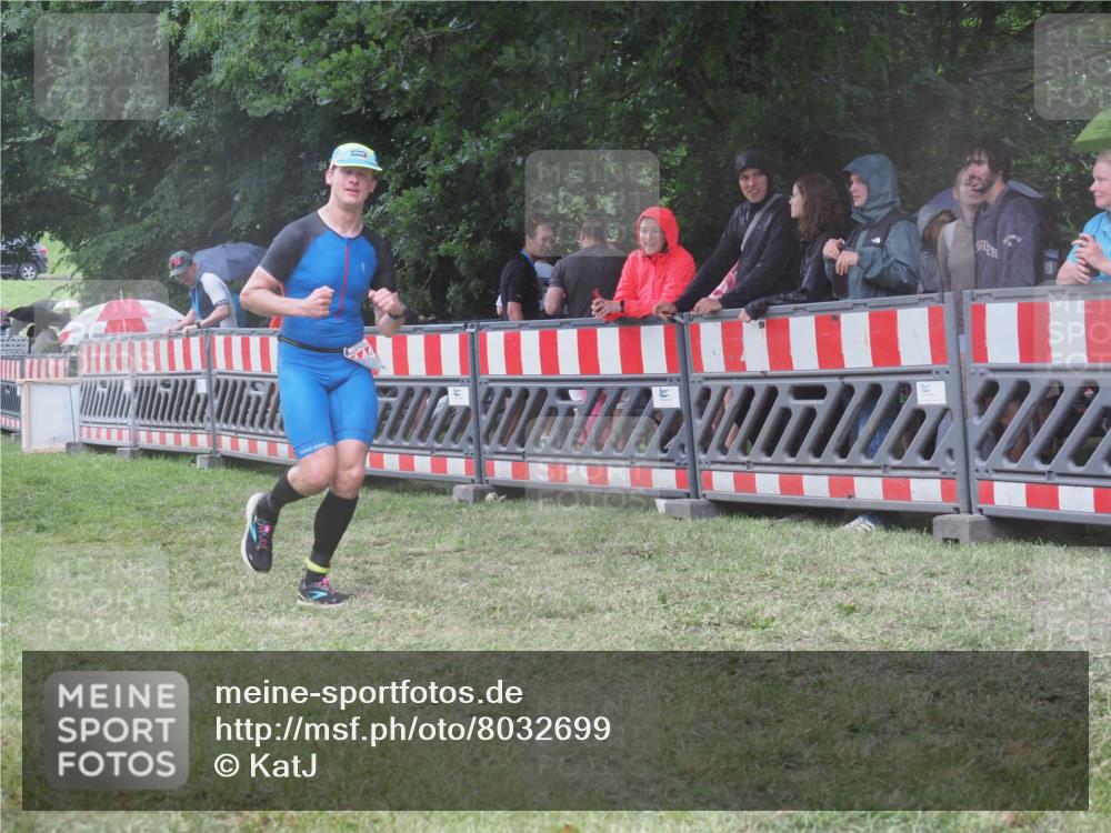 21.06.2025 - 27. Vierlanden-Triathlon KatJ http://msf.ph/oto/8032699 15.06.2025 13:43:32 Ziel 144 meine-sportfotos.de