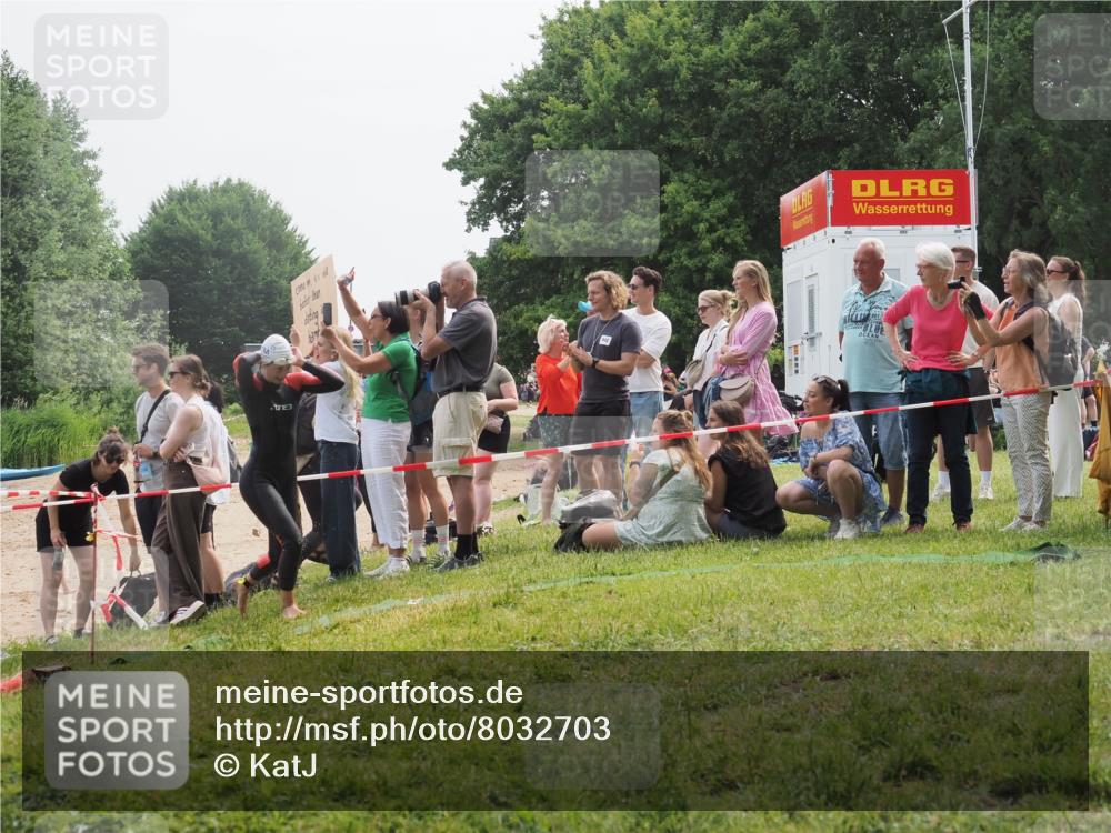 15.06.2025 - 27. Vierlanden-Triathlon KatJ http://msf.ph/oto/8032703 15.06.2025 11:14:04 Schwimmen 800, 920 meine-sportfotos.de