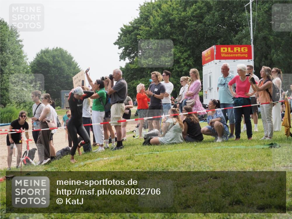 15.06.2025 - 27. Vierlanden-Triathlon KatJ http://msf.ph/oto/8032706 15.06.2025 11:14:04 Schwimmen 800, 920 meine-sportfotos.de