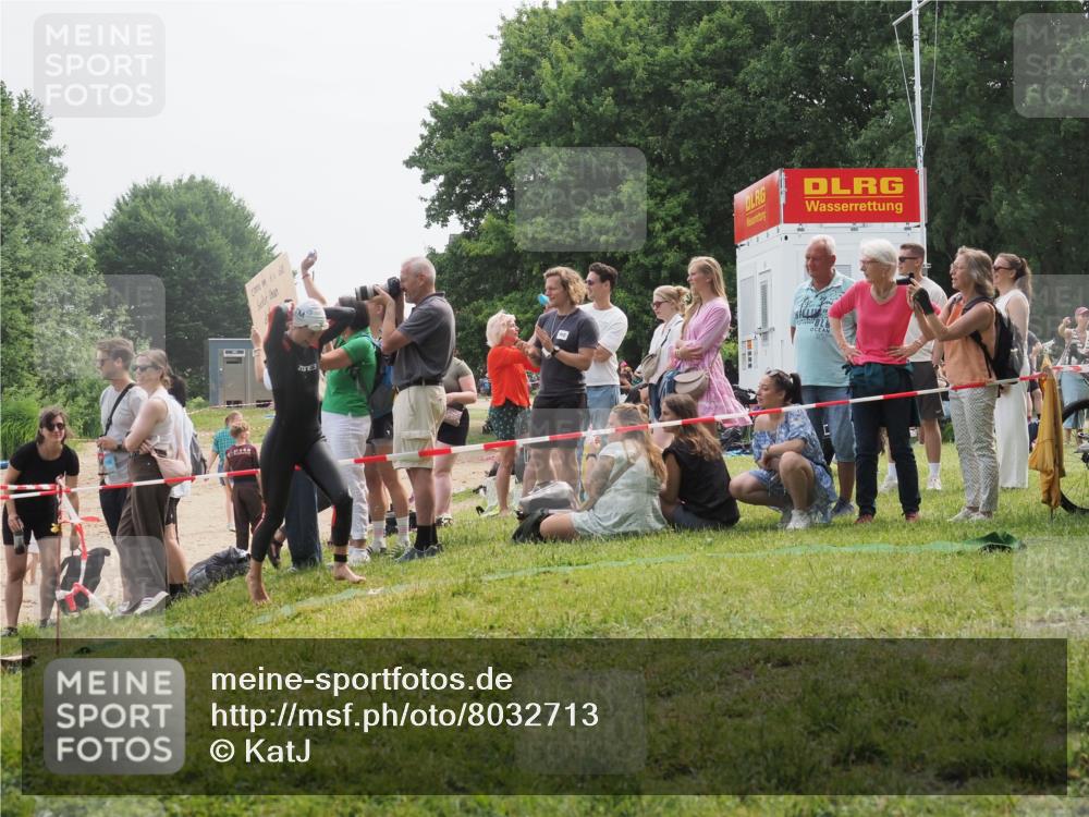 15.06.2025 - 27. Vierlanden-Triathlon KatJ http://msf.ph/oto/8032713 15.06.2025 11:14:04 Schwimmen 800, 920 meine-sportfotos.de