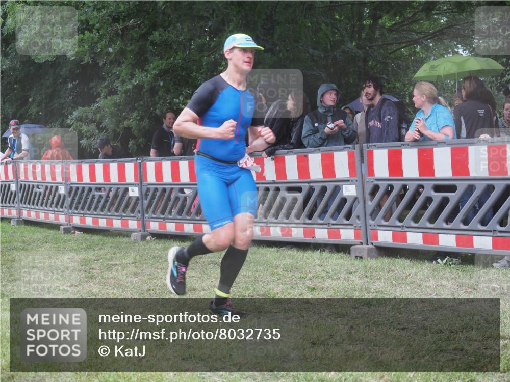21.06.2025 - 27. Vierlanden-Triathlon KatJ http://msf.ph/oto/8032735 15.06.2025 13:43:32 Ziel 144 meine-sportfotos.de