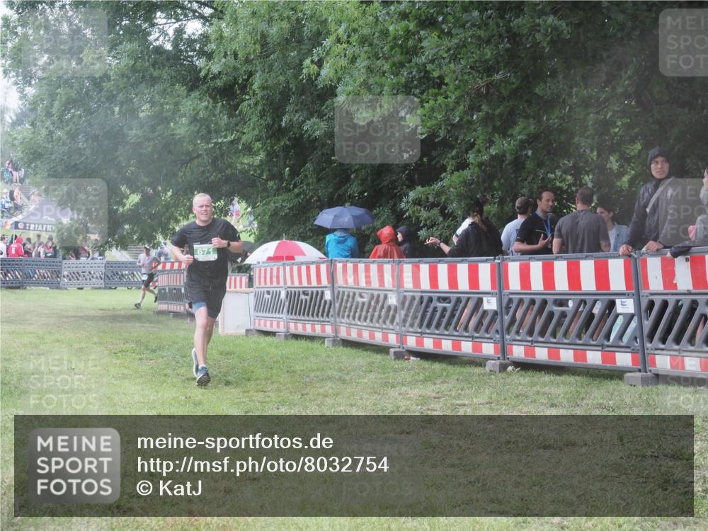 21.06.2025 - 27. Vierlanden-Triathlon KatJ http://msf.ph/oto/8032754 15.06.2025 13:43:48 Ziel 655, 671 meine-sportfotos.de