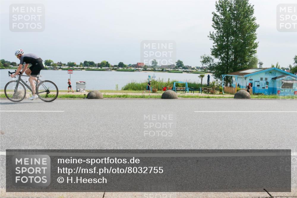 21.06.2025 - 27. Vierlanden-Triathlon H.Heesch http://msf.ph/oto/8032755 15.06.2025 11:38:51 Radfahren 744 meine-sportfotos.de