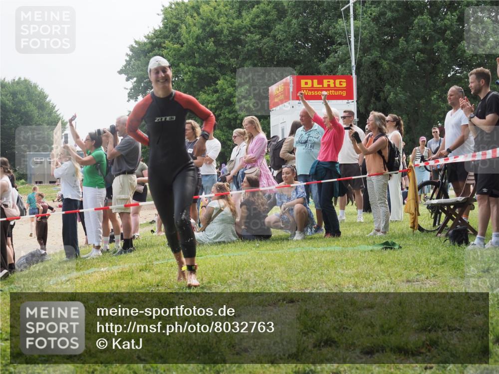 15.06.2025 - 27. Vierlanden-Triathlon KatJ http://msf.ph/oto/8032763 15.06.2025 11:14:06 Schwimmen 800, 904, 920 meine-sportfotos.de